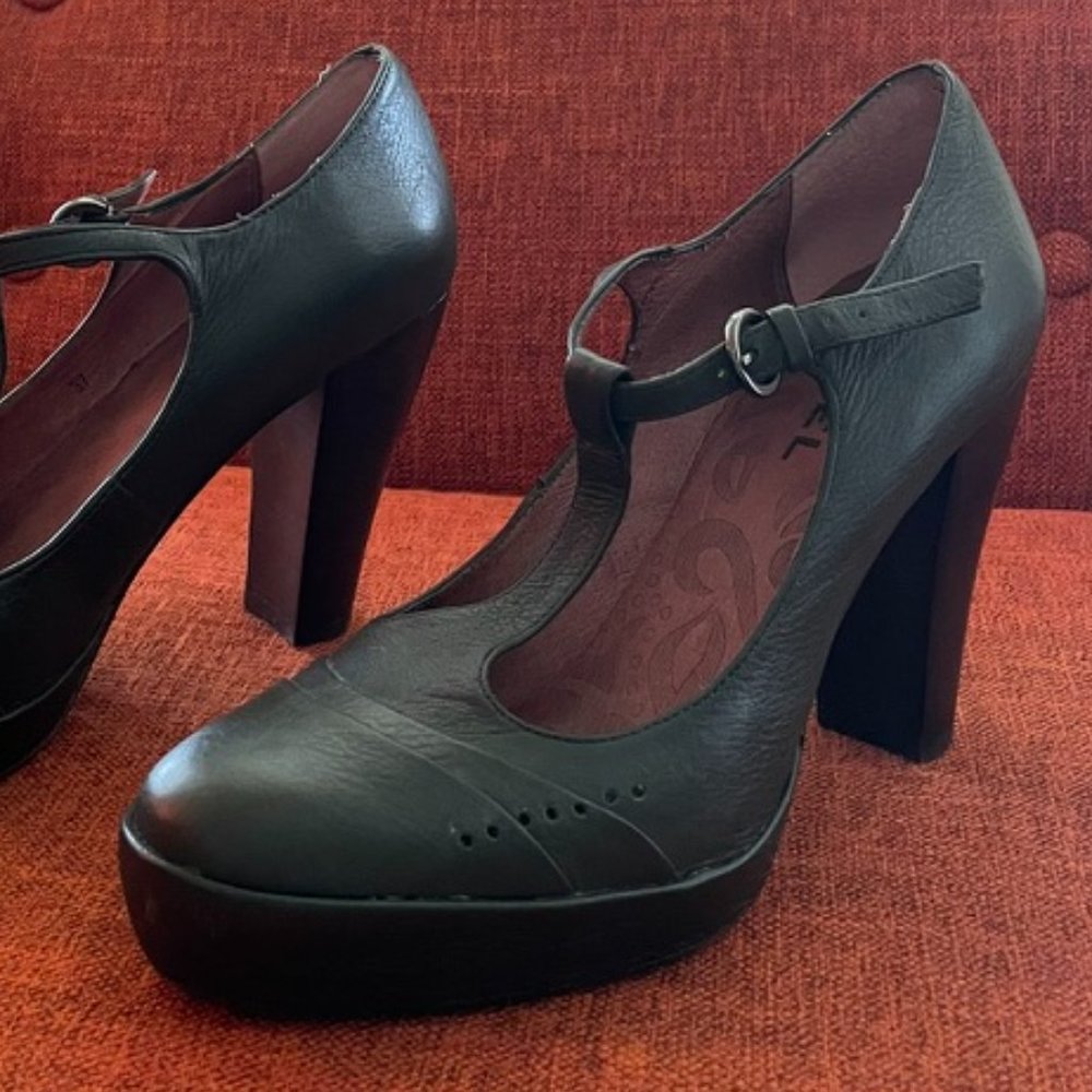 Biviel Green Leather T-strap Heels - Size 37 - Picture 4 of 10